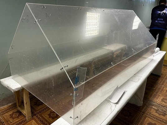 Крышка из оргстекла