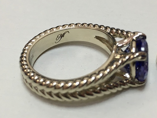 Гравировка на кольцах, ювелирных украшениях