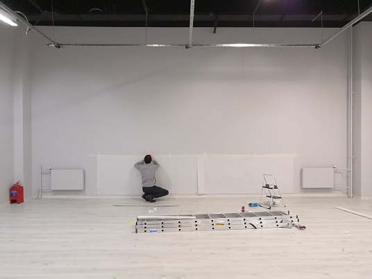 Нанесение надписи через трафарет