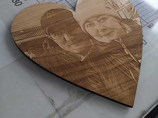 Гравировка фотографии на дереве