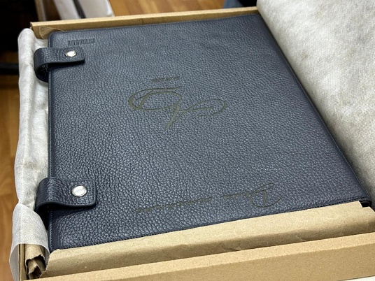 Гравировка на кожаной обложке