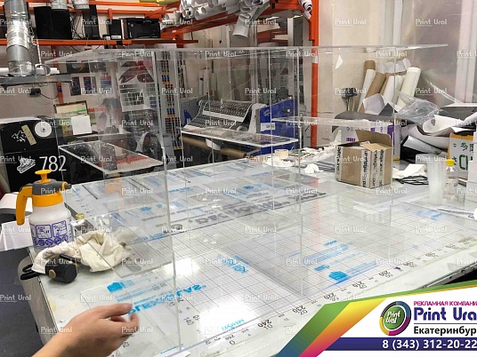 Прозрачные полки  из оргстекла