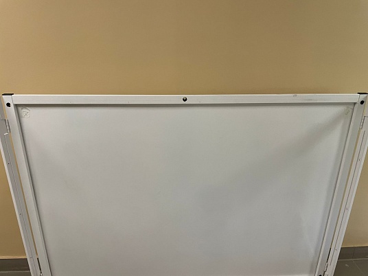 Магнитный информационный стенд с дверцами на замке 