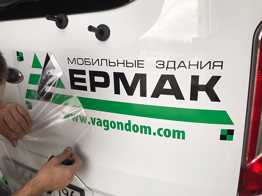 Оклейка машины пленкой